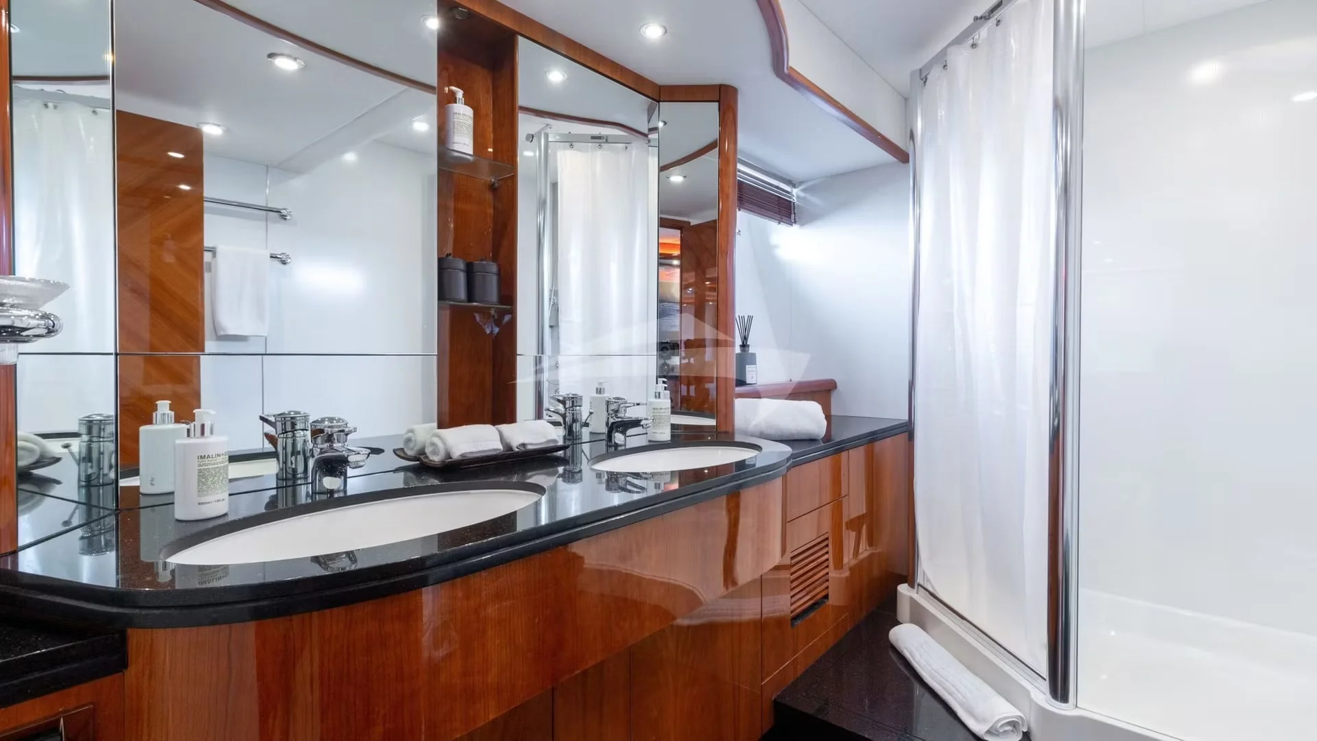 90ft Sunseeker Acqua upper deck entertainment